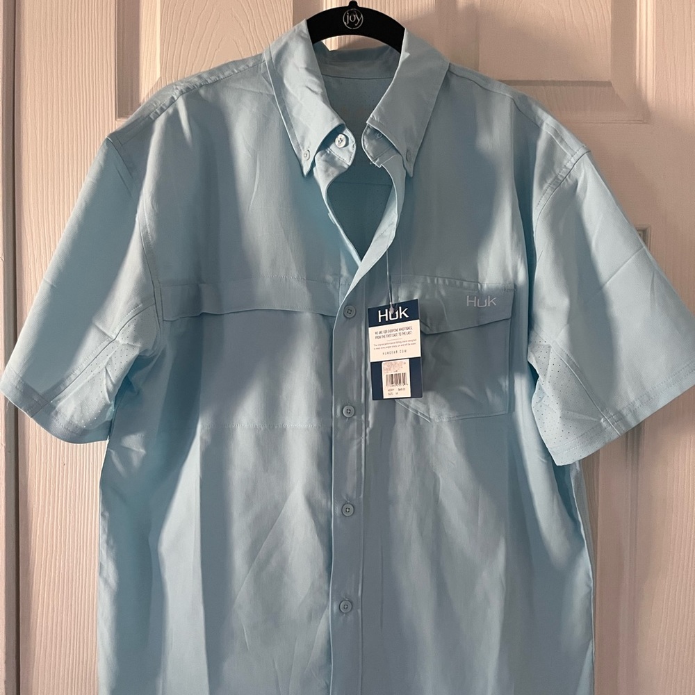 Men’s Medium HUK fishing shirt